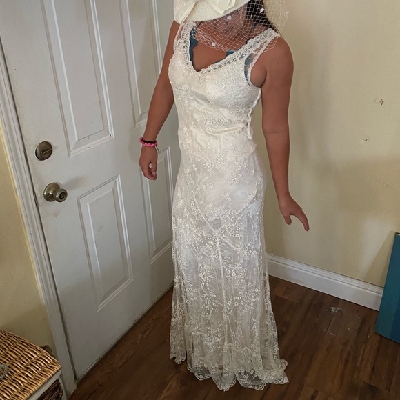 Authentic Vintage lace Wedding Dress - Picture 1 of 10